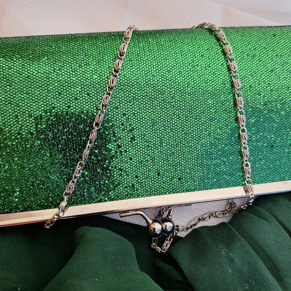 NWT Chi,Chi London " The Emerald Elegance".  Plus size Prom formal size 28. - Picture 9 of 14